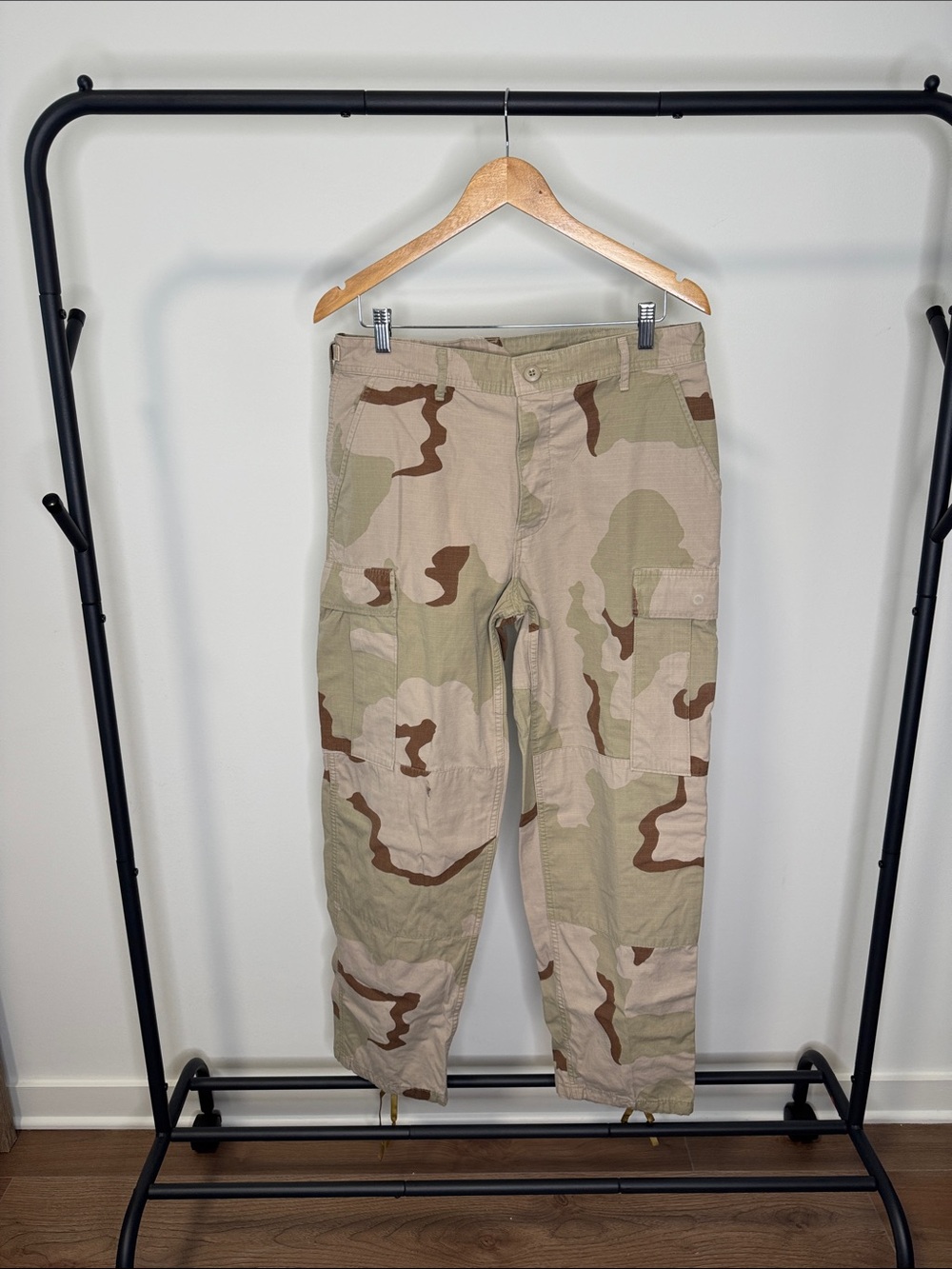 U.S. Army Desert Camouflage Cargo Pants – Tan & Olive